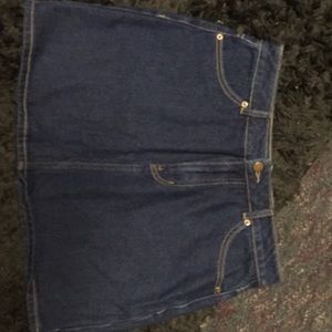 I am selling a skirt